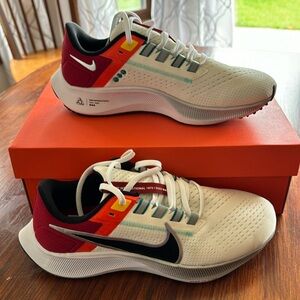 New! Never worn, Nike Air Zoom Pegasus 38, Size 7.5